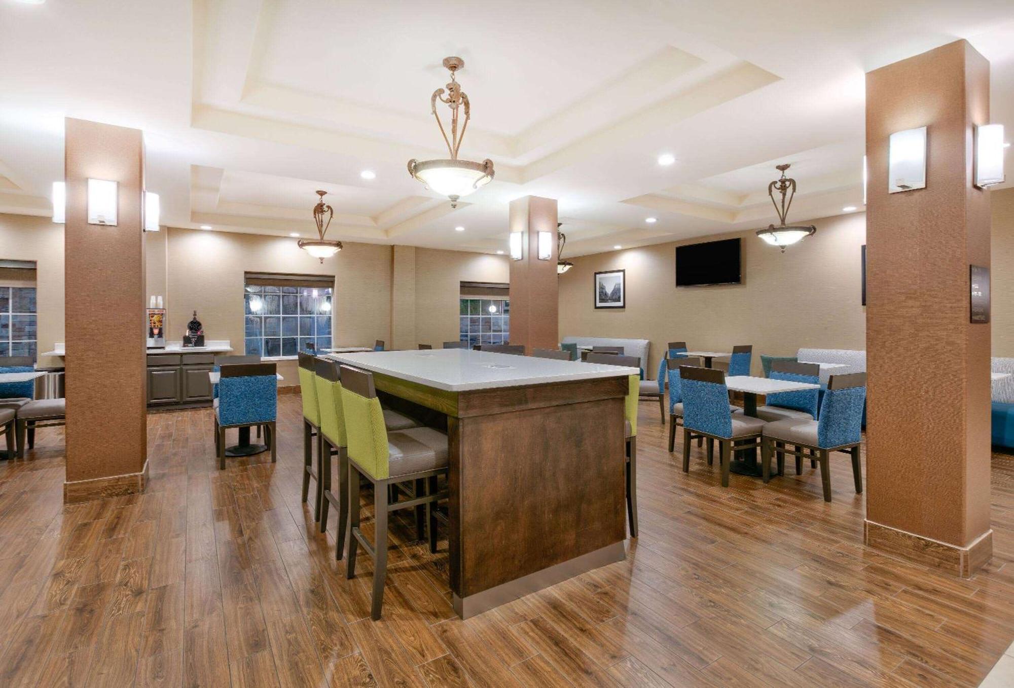 Baymont Inn & Suites By Wyndham Glen Rose Exterior photo